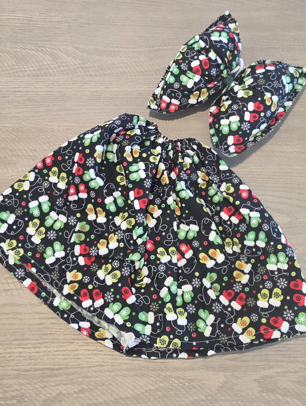 19" Handmade Black Holiday Mittens Pattern Strapless Top & Matching Bow